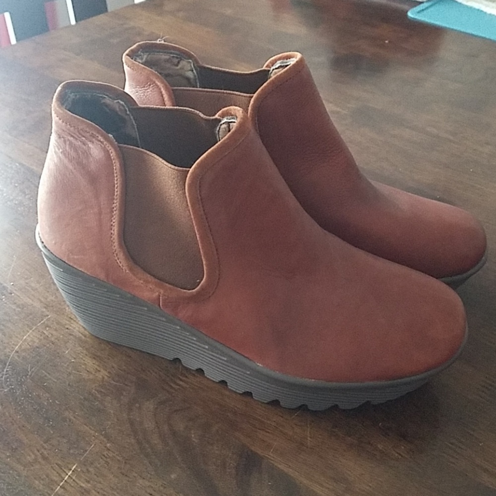 Sketchers ankle bootie